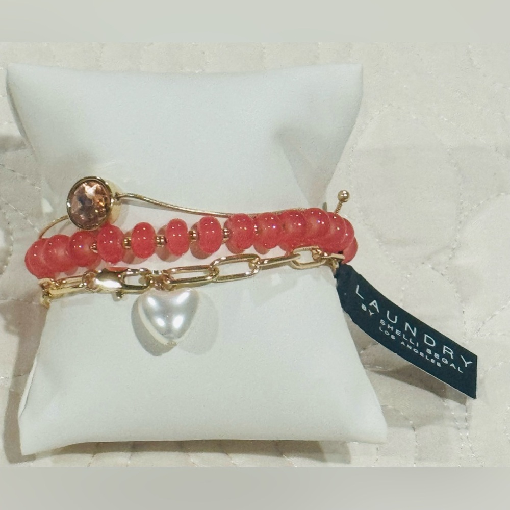 ❤️ Laundry by Shelli Segal Triple Strand Bracelet NWT Coral Beaded Heart Charm